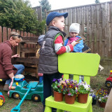 Mali Działkowce robią kompostownik, marzec 2015