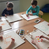 Światowy Dnia Ziemi – przedszkolaki robią ekologiczne siatki